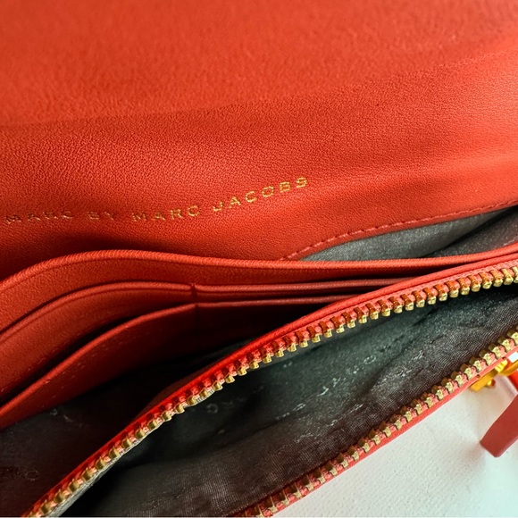 Marc Jacob’s Leather Crossbody in Coral w/ Chain Strap & Card Slots! - Picture 7 of 8
